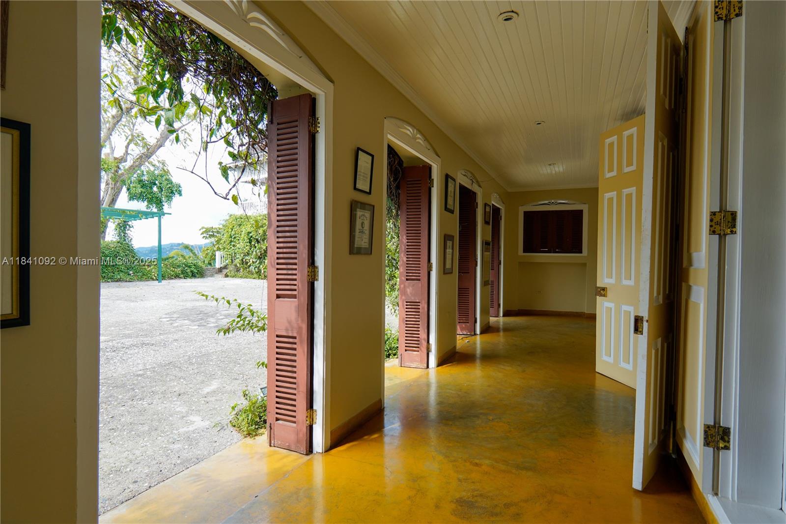 STRAWBERRY HILL HOTEL - Residential