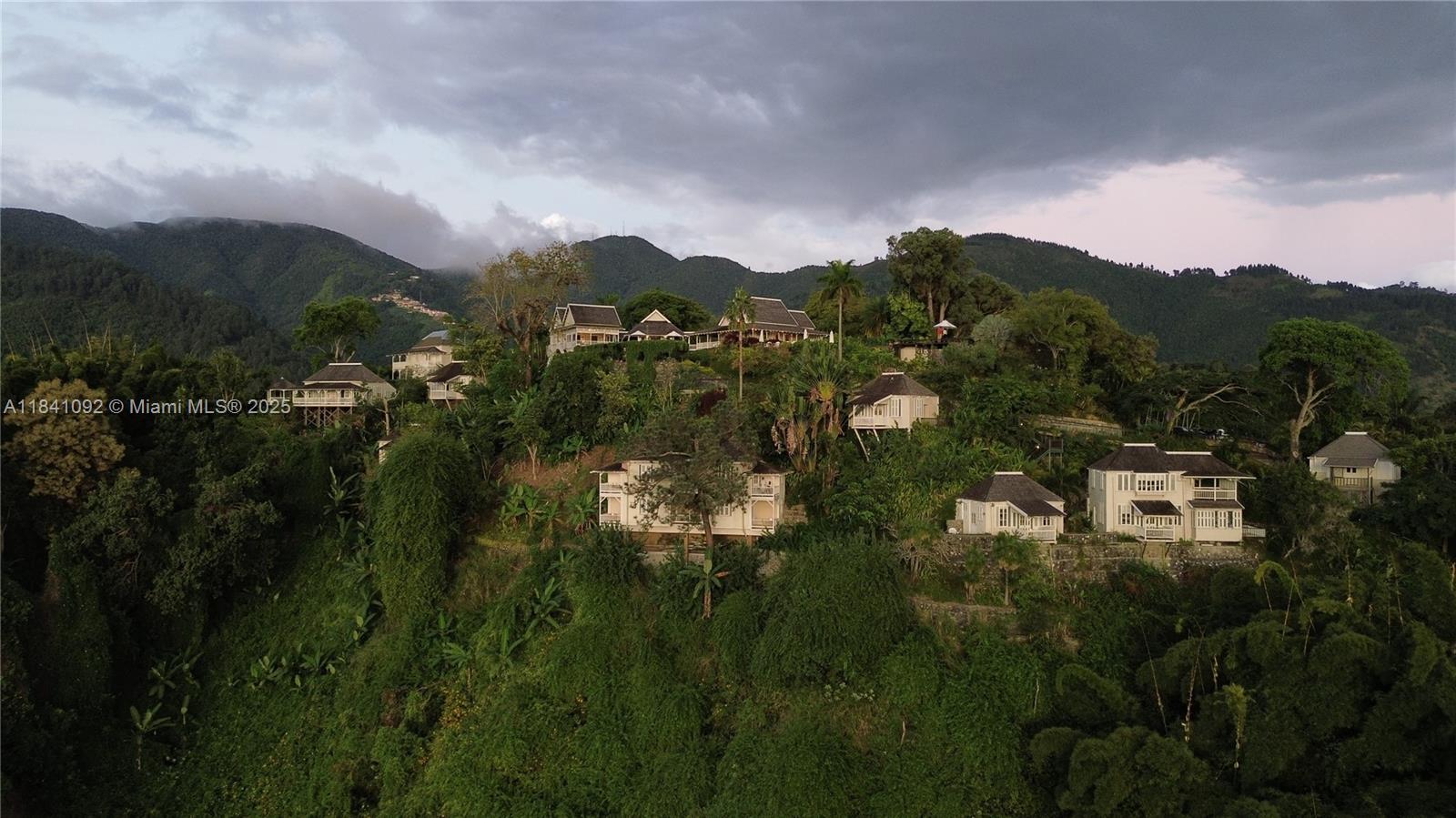 STRAWBERRY HILL HOTEL - Residential