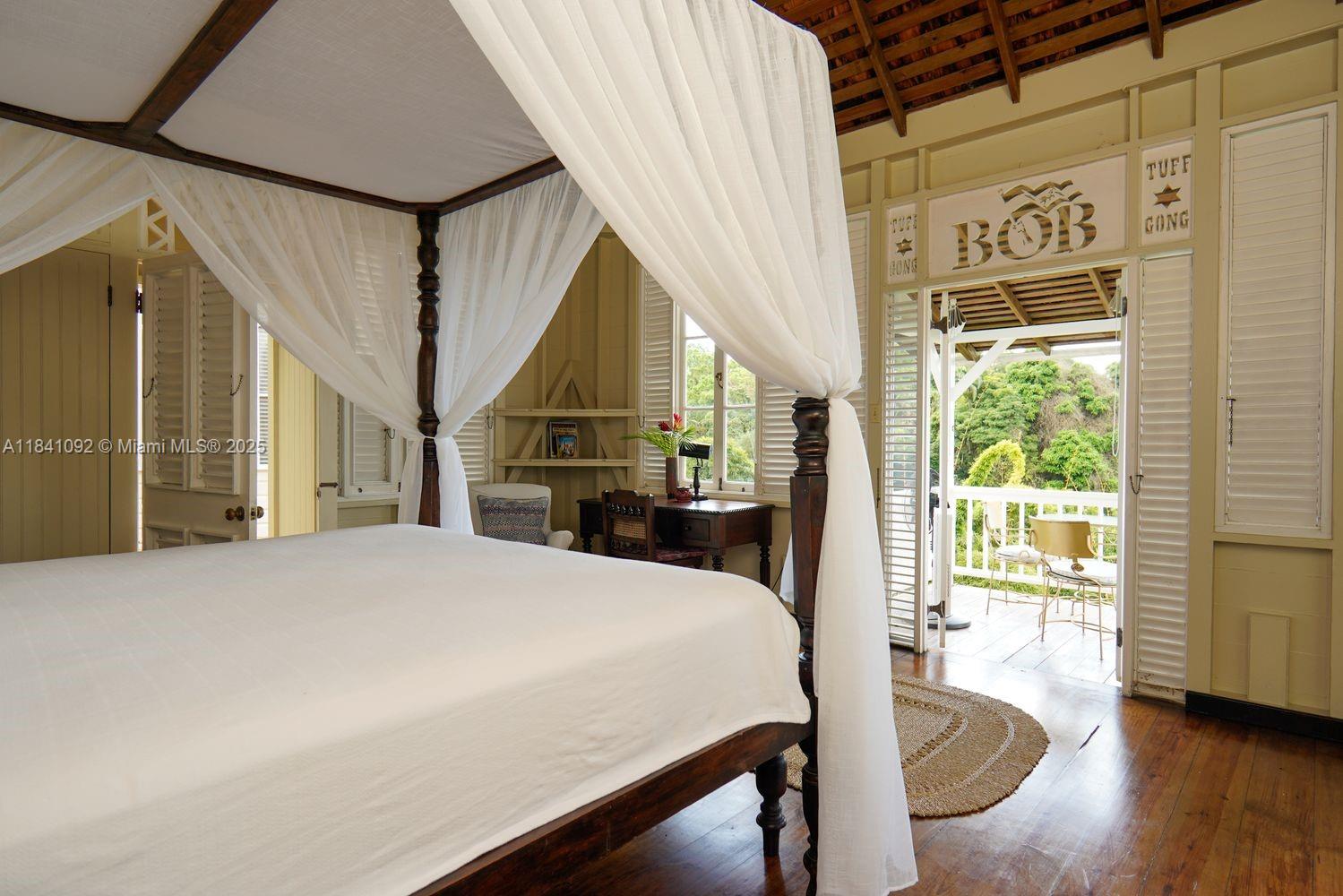 STRAWBERRY HILL HOTEL - Residential