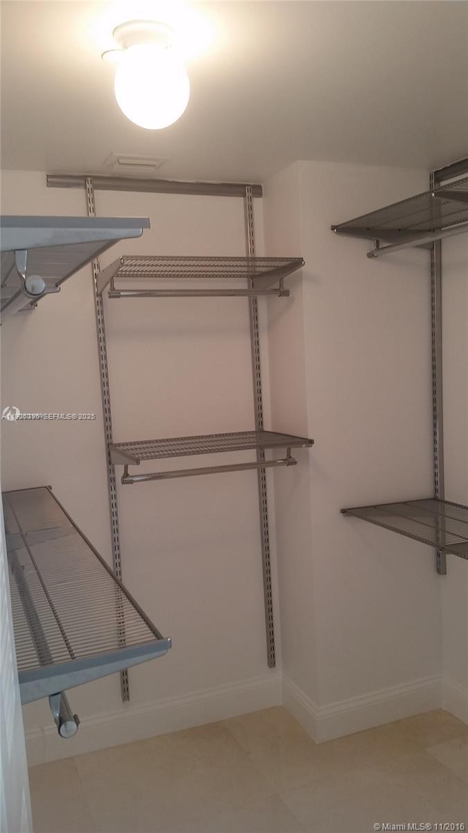 PARC CENTRAL AVENTURA SOU - Residential Lease