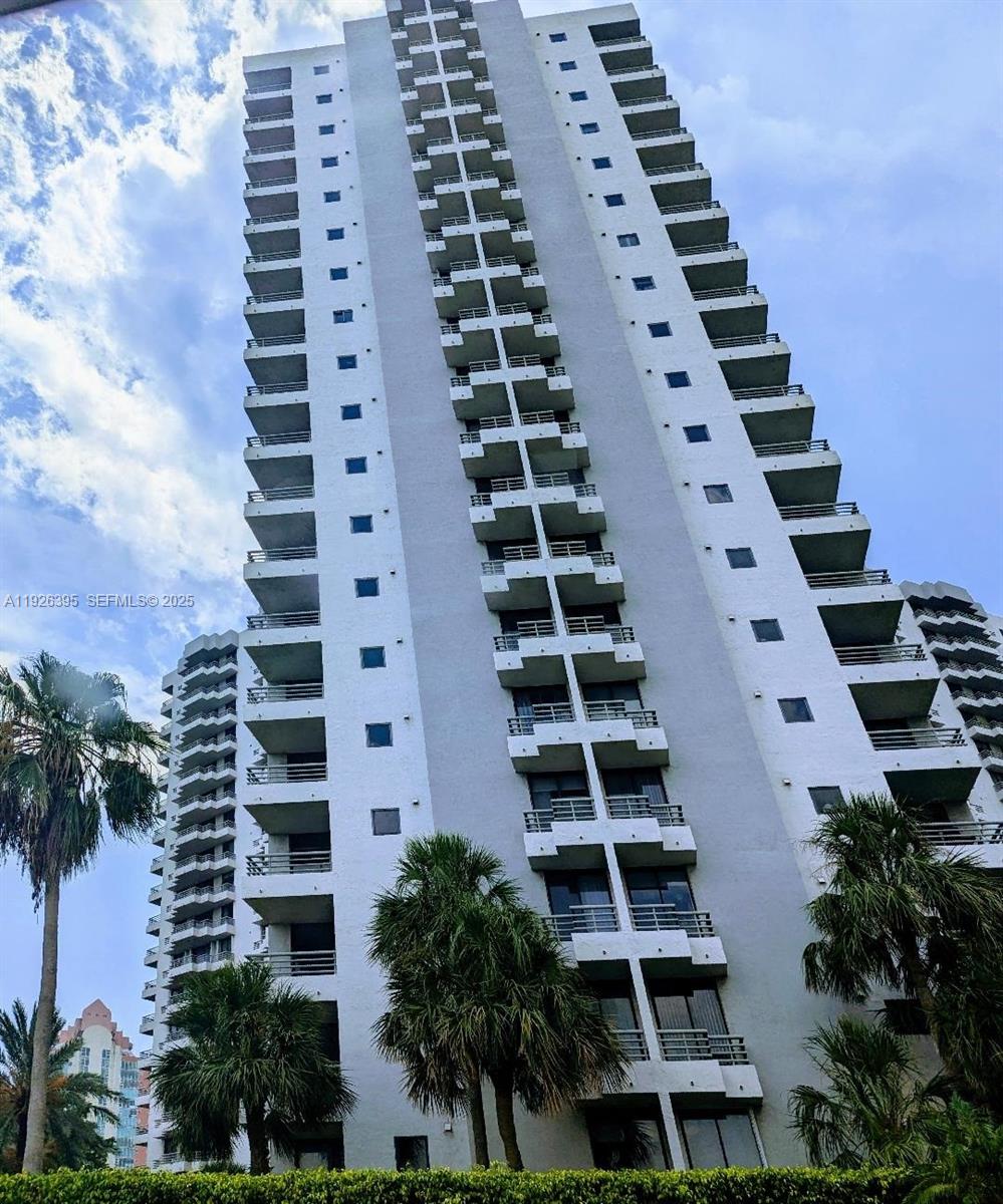 PARC CENTRAL AVENTURA SOU - Residential Lease
