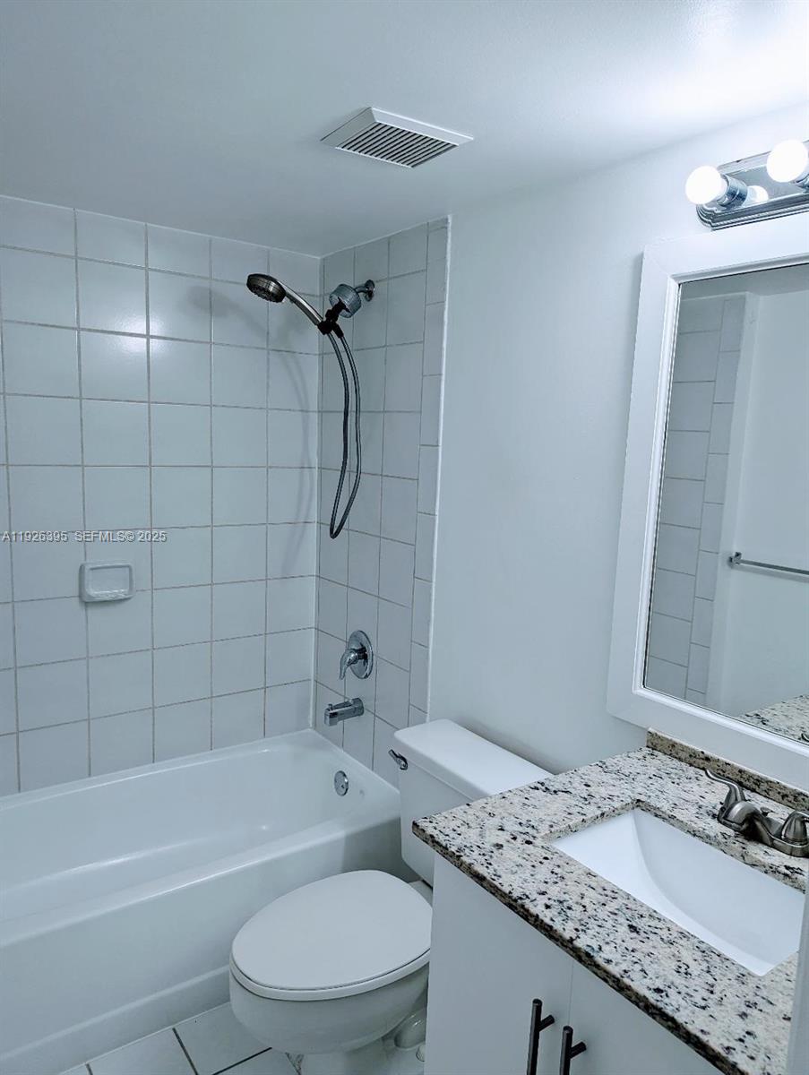 PARC CENTRAL AVENTURA SOU - Residential Lease