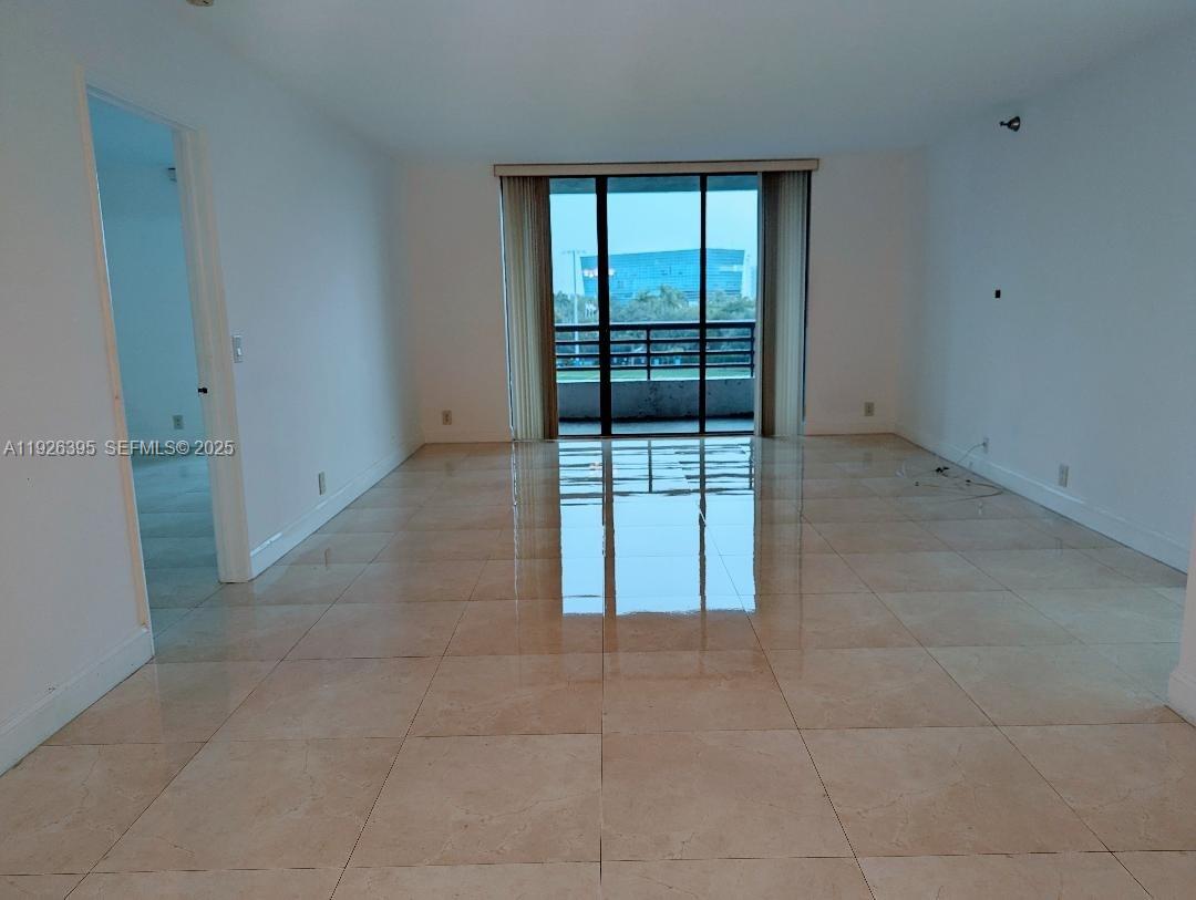 PARC CENTRAL AVENTURA SOU - Residential Lease