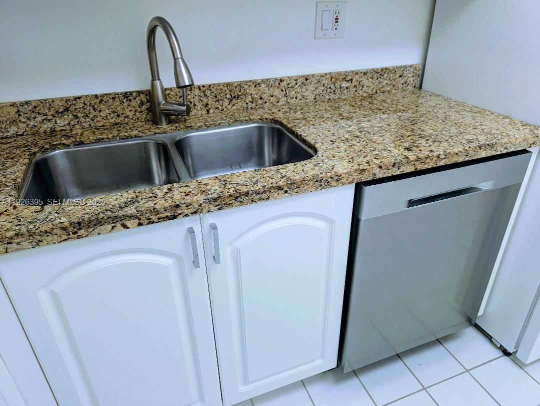 PARC CENTRAL AVENTURA SOU - Residential Lease