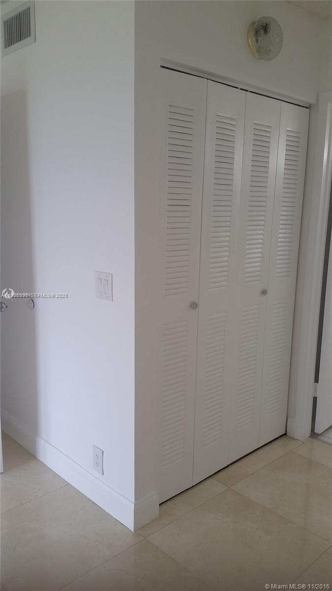 PARC CENTRAL AVENTURA SOU - Residential Lease