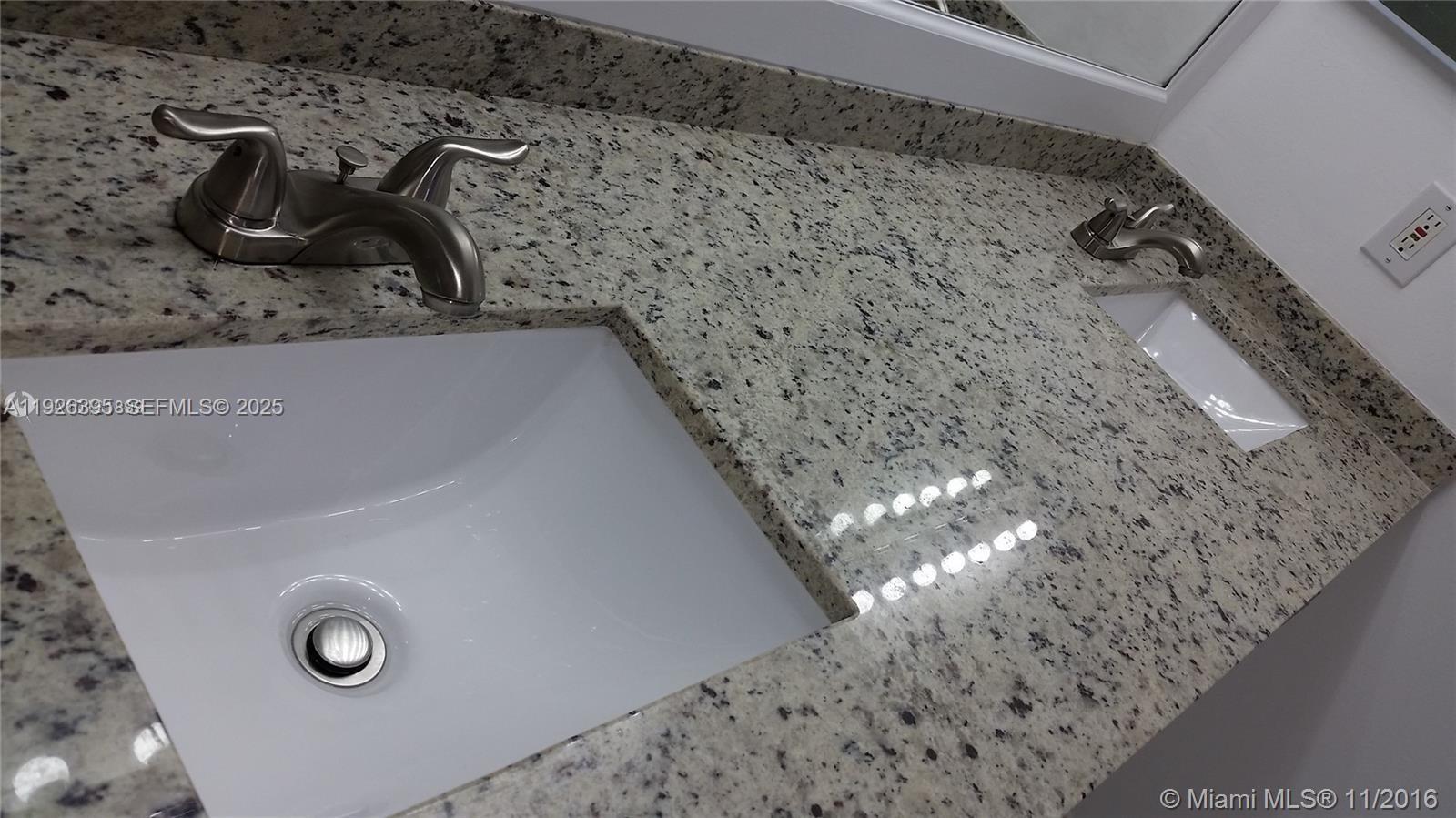 PARC CENTRAL AVENTURA SOU - Residential Lease