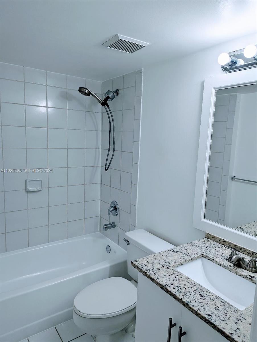 PARC CENTRAL AVENTURA SOU - Residential Lease