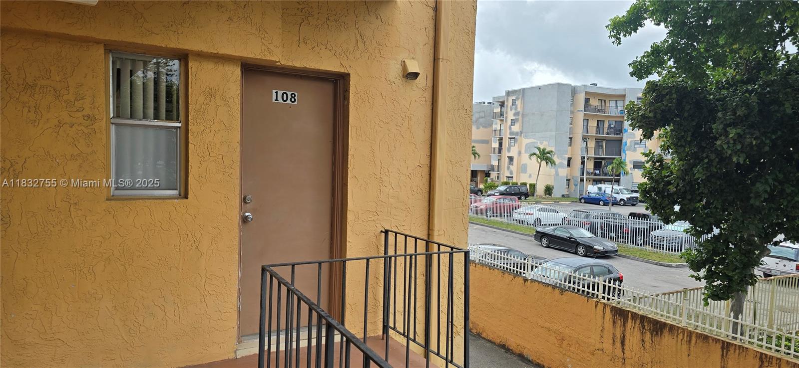 1900 W 54th St 108