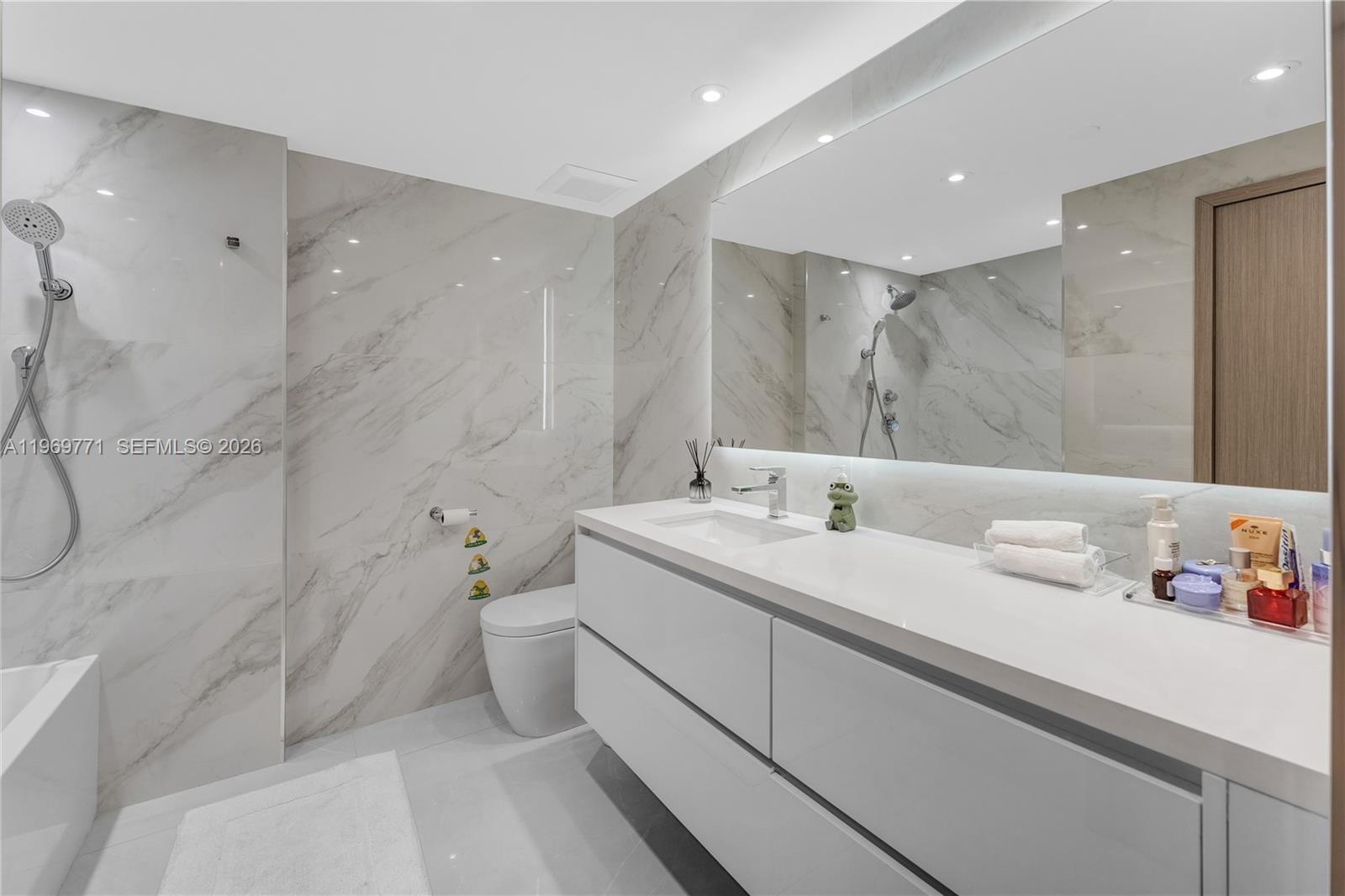 TERRACES NORTH TURNBERRY - Residential Lease