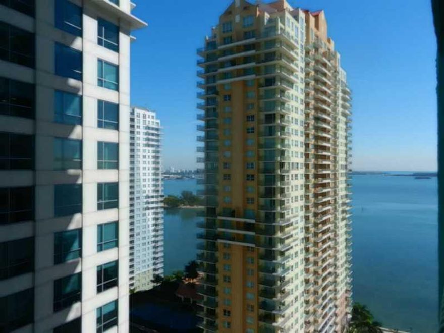 PERFECT STUDIO LOCATED IN THE HEART OF BRICKELL!! GORGEOUS WOOD FLOORS AND STUNNING VIEW OF THE BAY. BASIC CABLE AND INTERNET ARE INCLUDED.  EASY TO SHOW