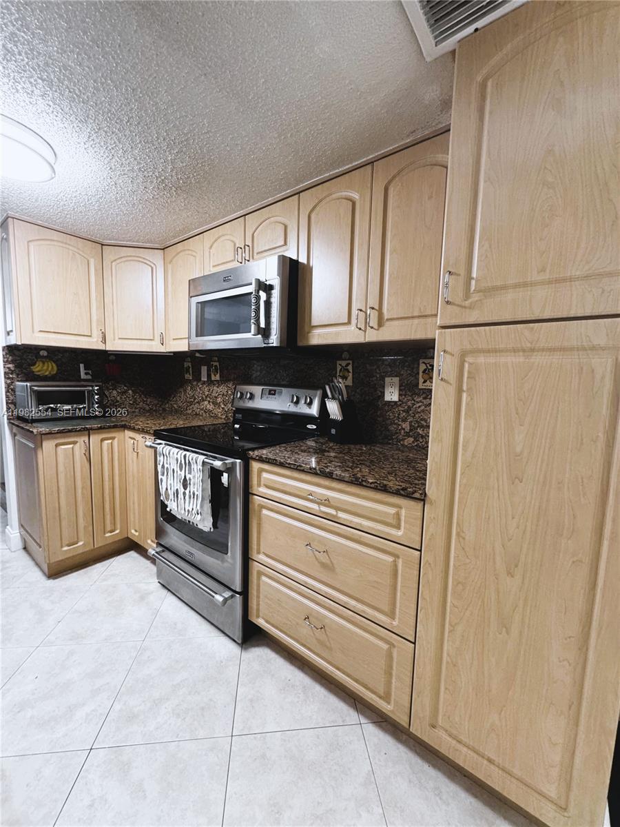 MARINA REAL CONDO NO 6 - Residential