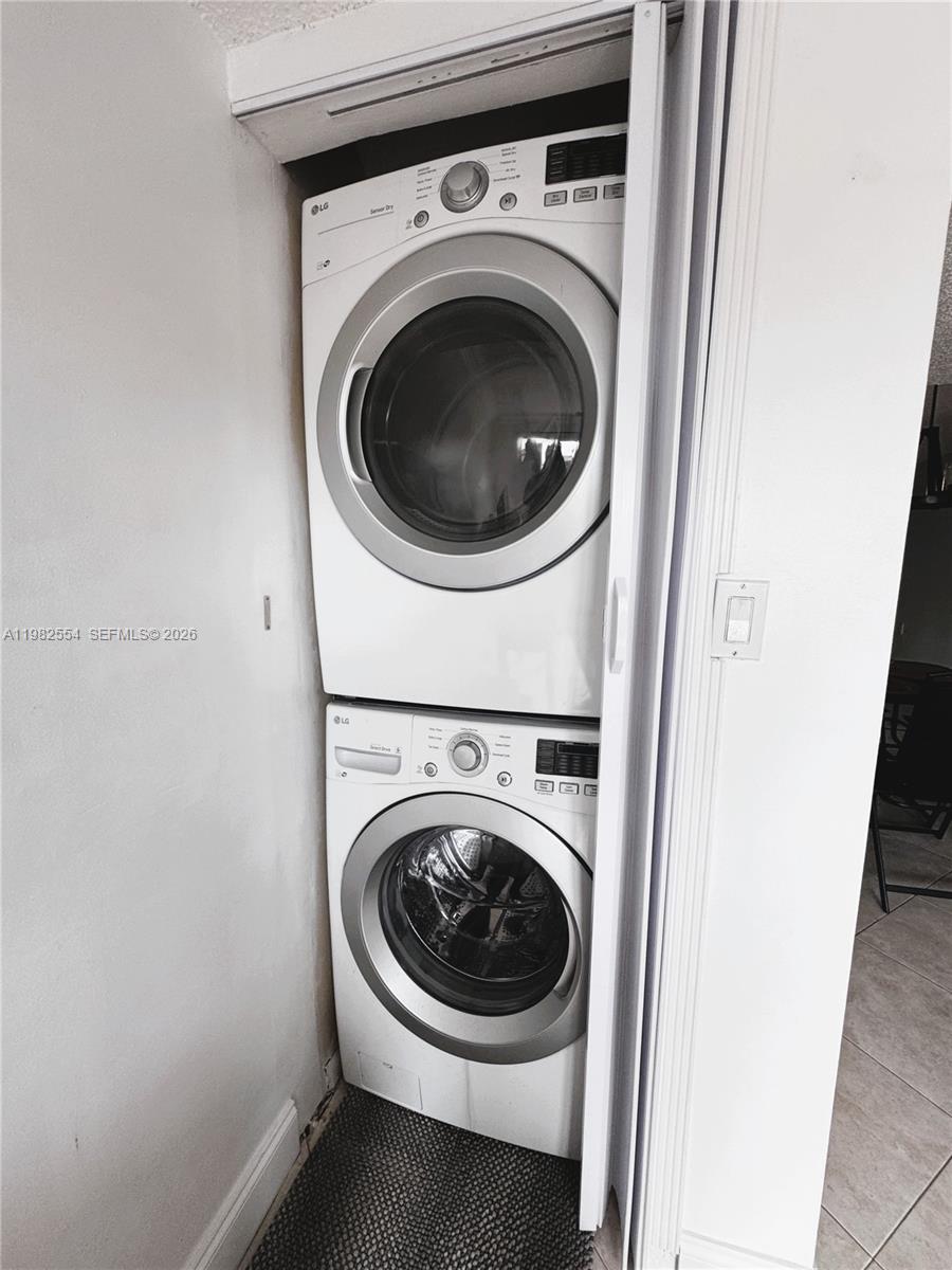 MARINA REAL CONDO NO 6 - Residential