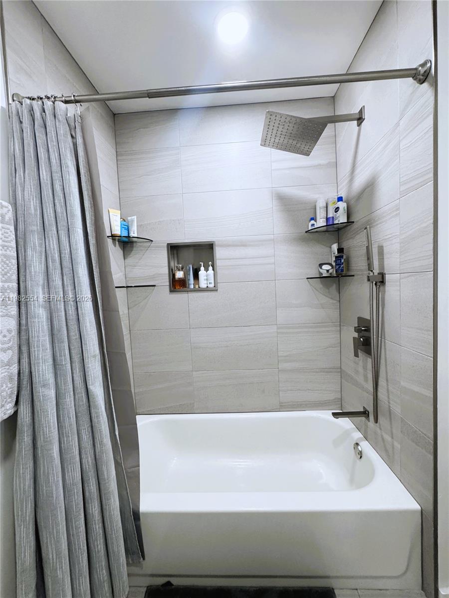 MARINA REAL CONDO NO 6 - Residential