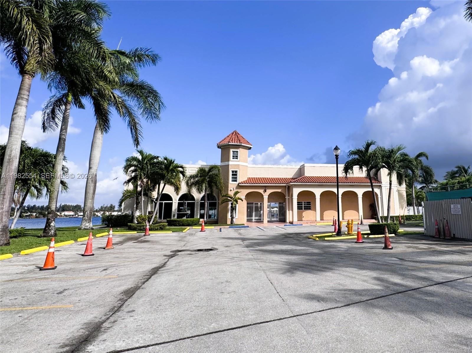 MARINA REAL CONDO NO 6 - Residential