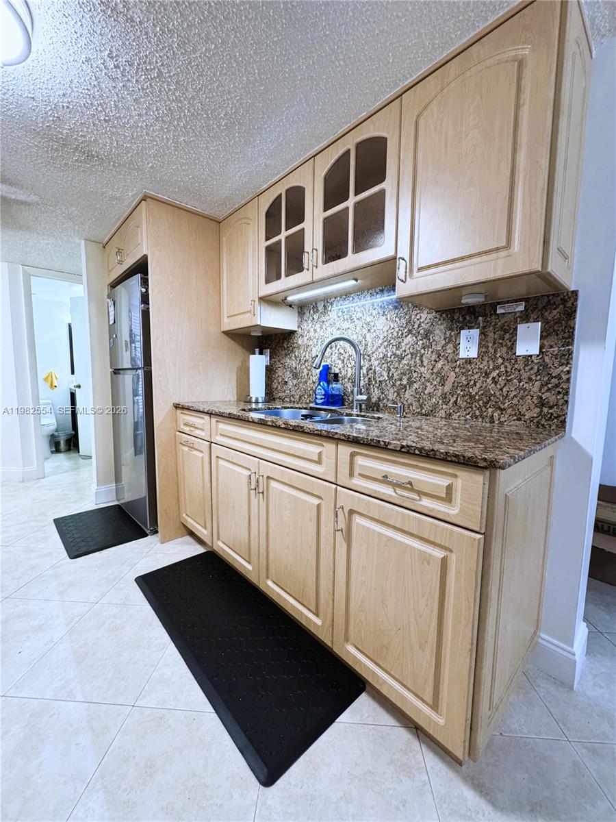 MARINA REAL CONDO NO 6 - Residential