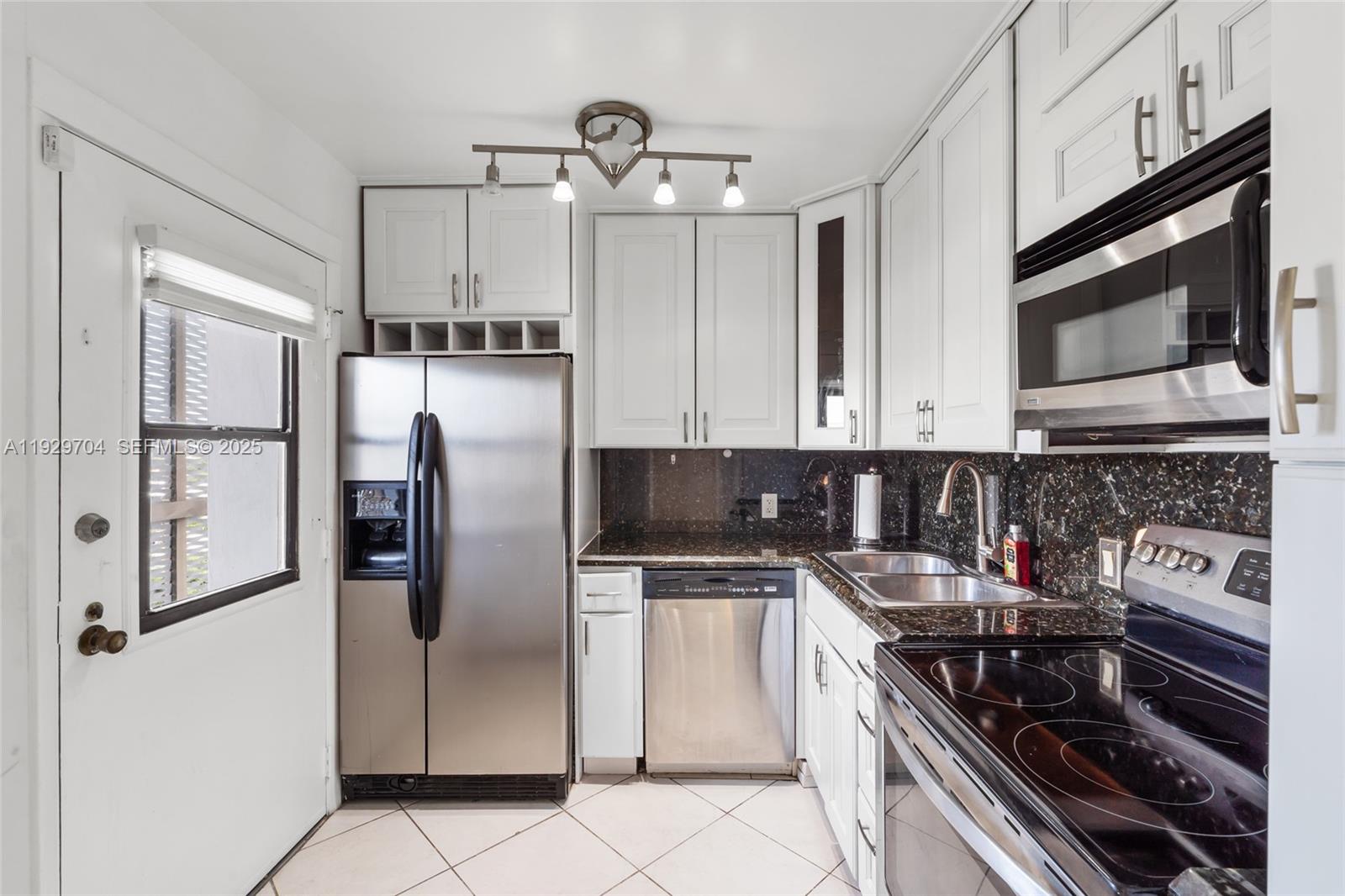 ENSENADA CONDO BLDG E-II - Residential Lease