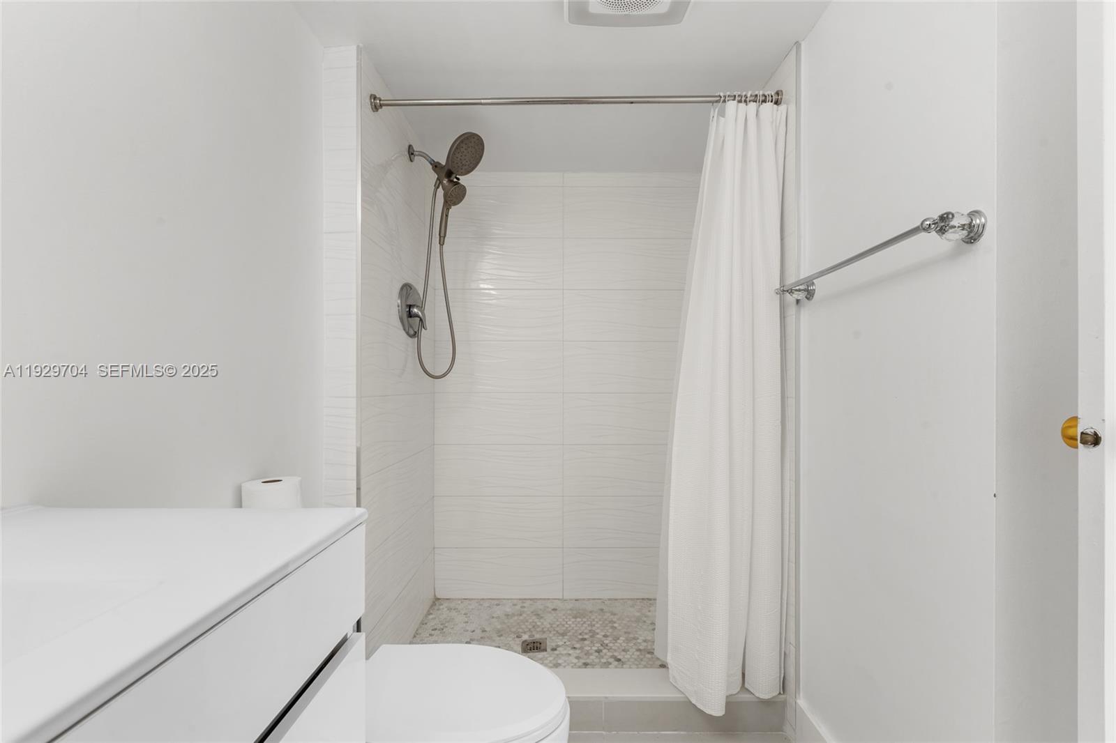 ENSENADA CONDO BLDG E-II - Residential Lease