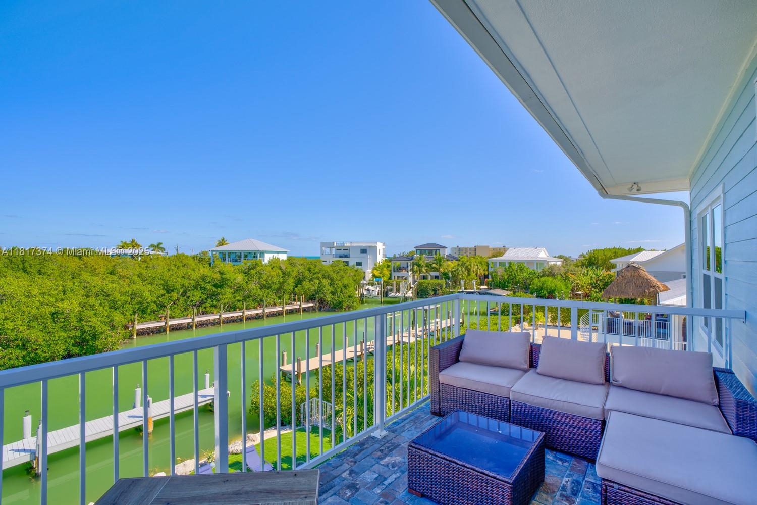 COCO PLUM BEACH - Residential