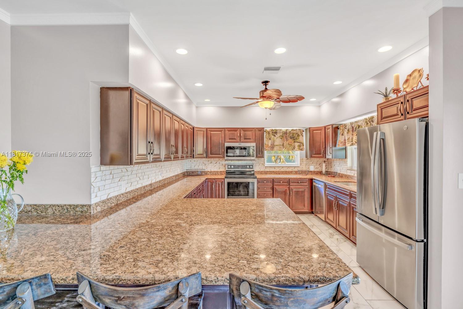 COCO PLUM BEACH - Residential