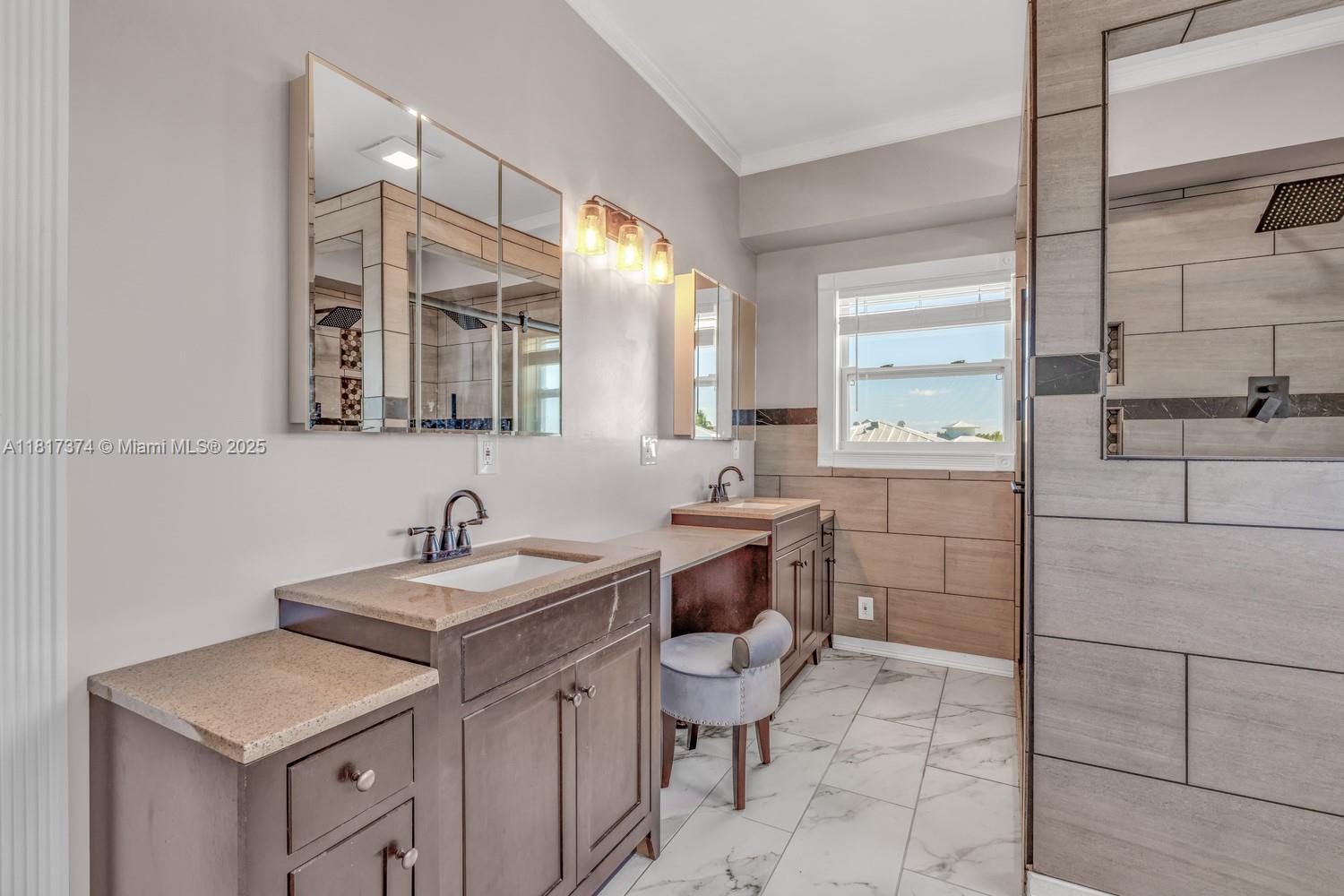 COCO PLUM BEACH - Residential