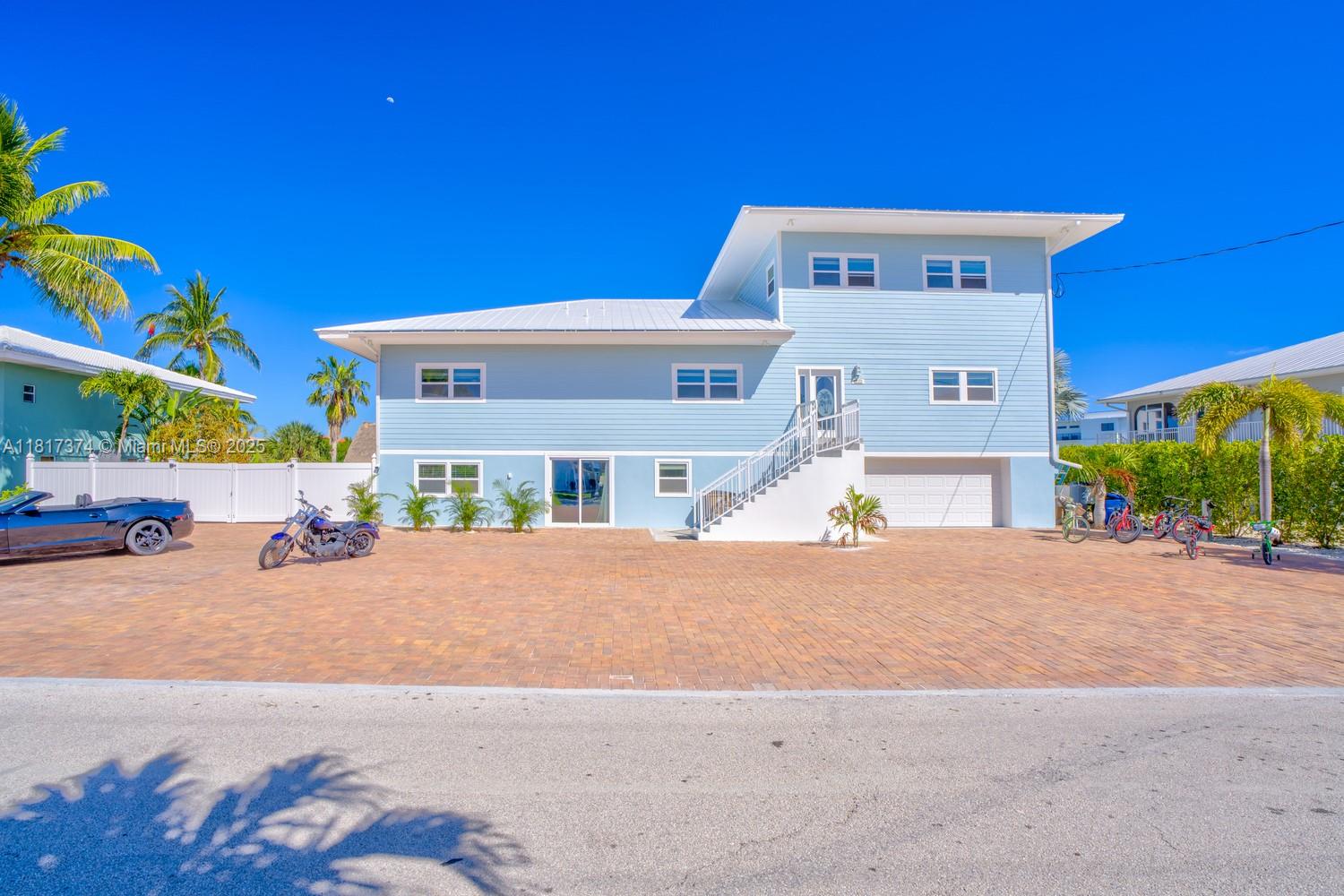COCO PLUM BEACH - Residential