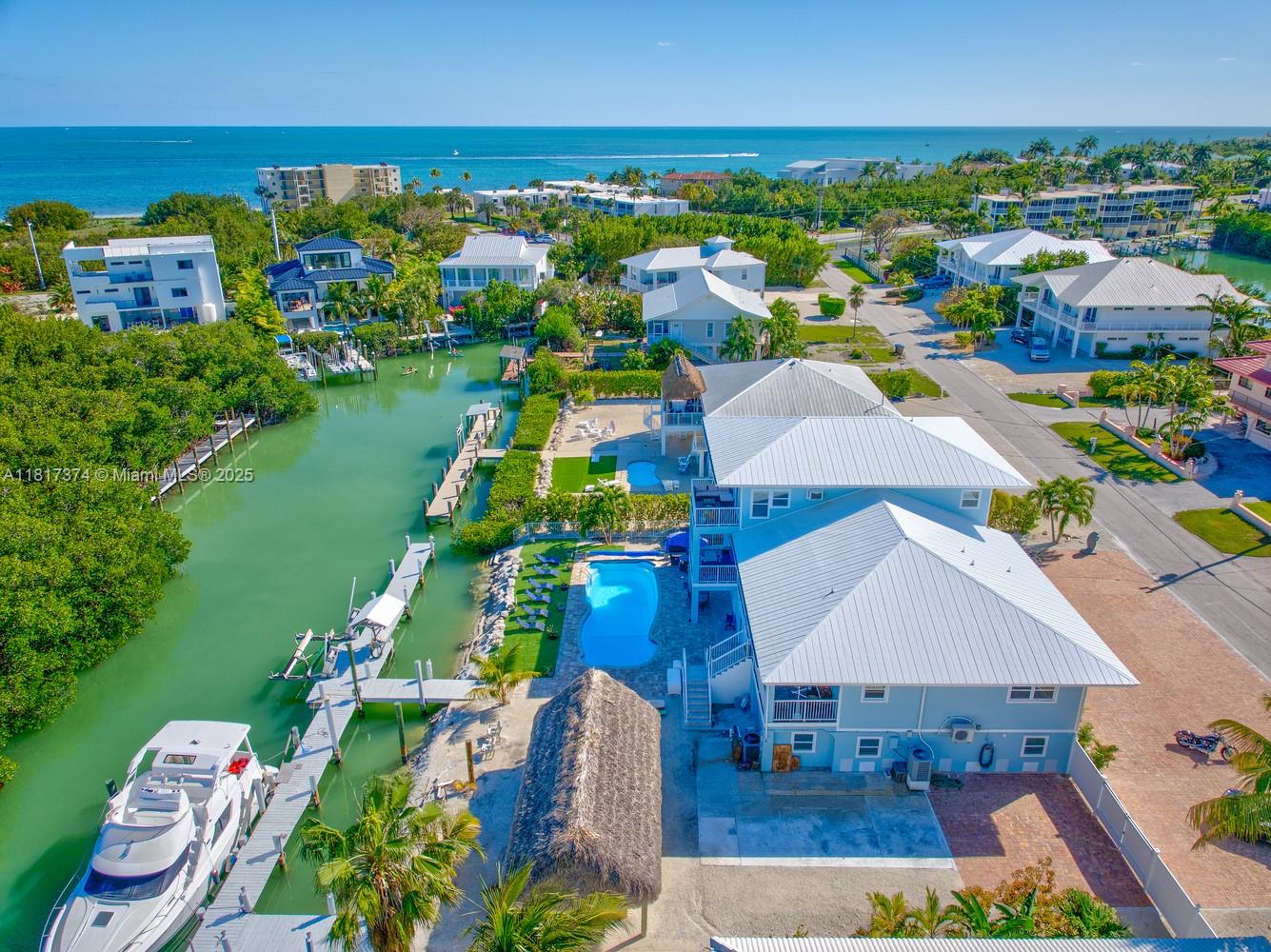 COCO PLUM BEACH - Residential