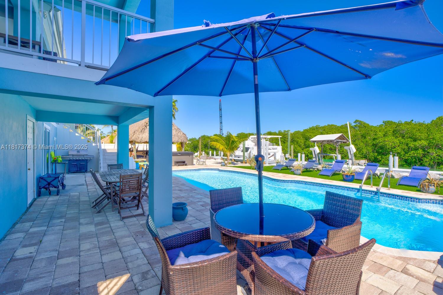 COCO PLUM BEACH - Residential
