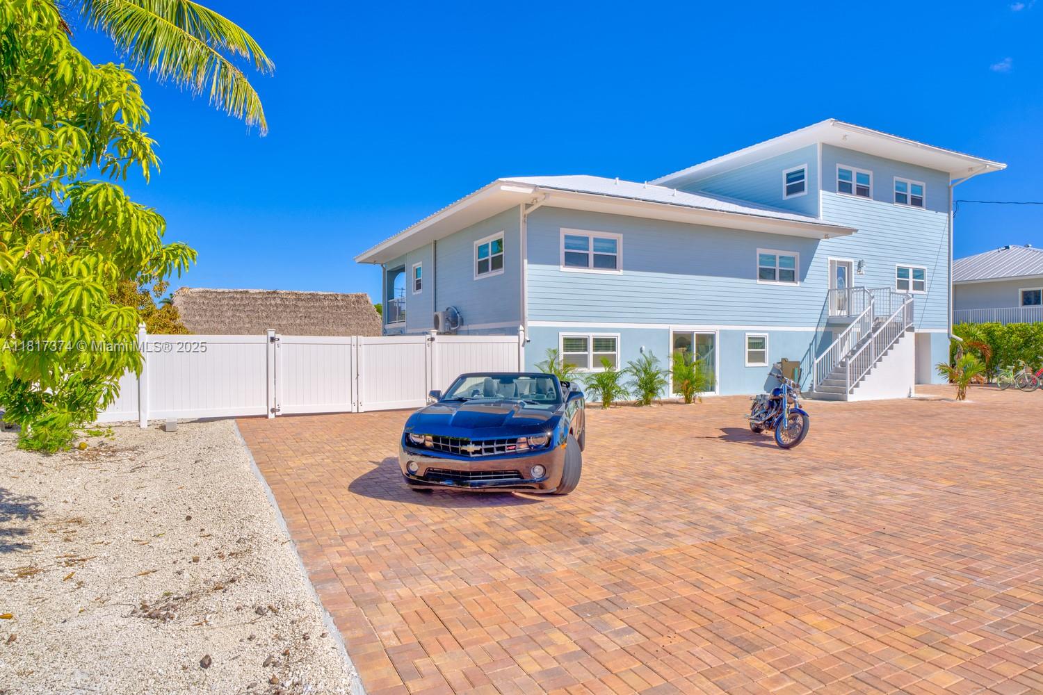 COCO PLUM BEACH - Residential