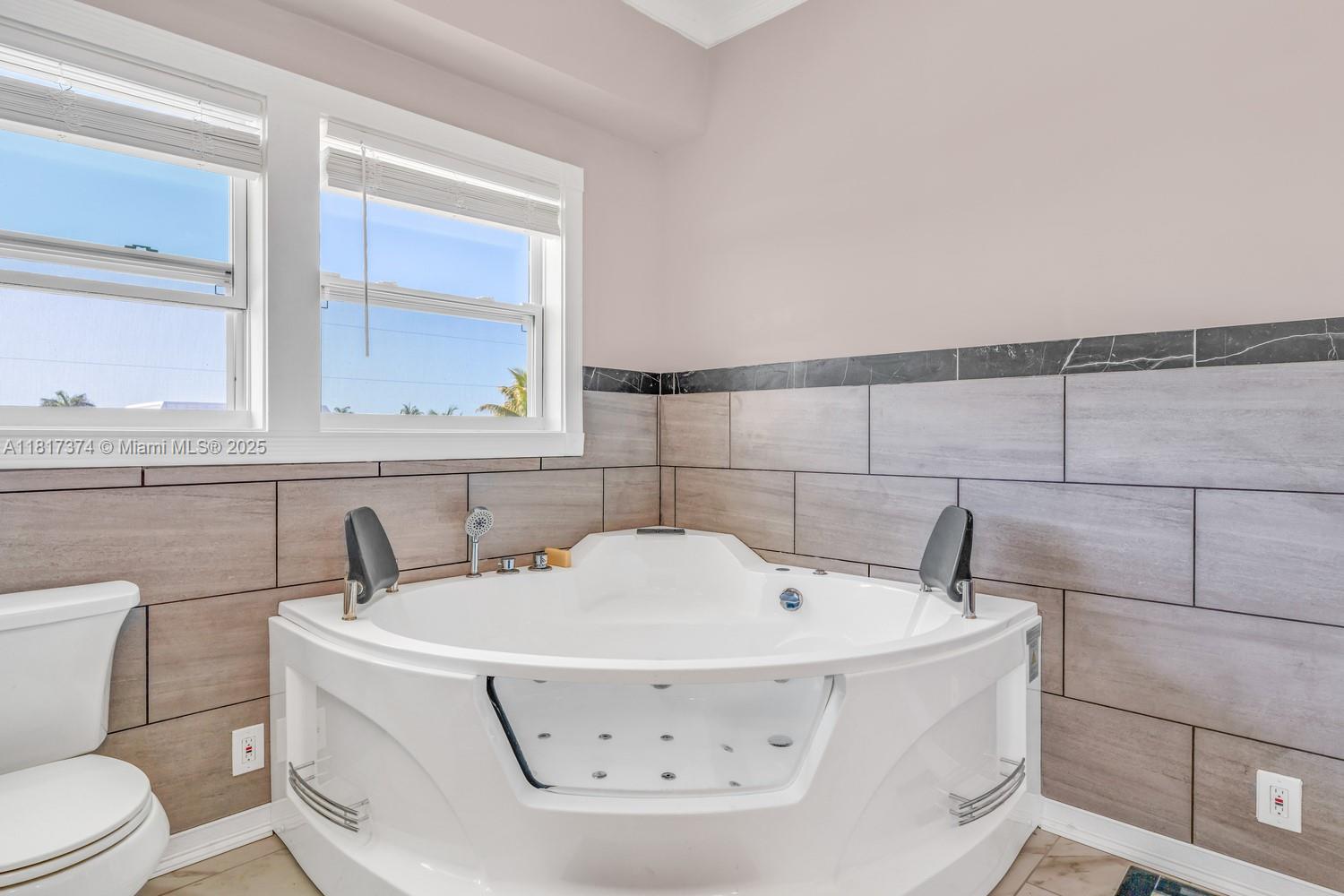 COCO PLUM BEACH - Residential