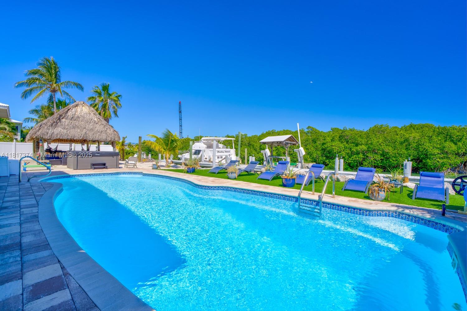 COCO PLUM BEACH - Residential