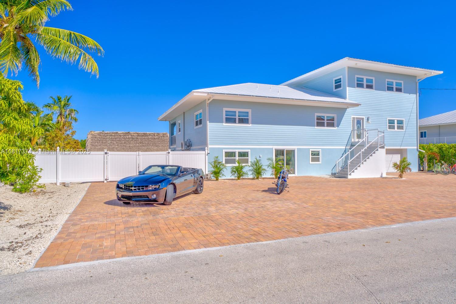 COCO PLUM BEACH - Residential