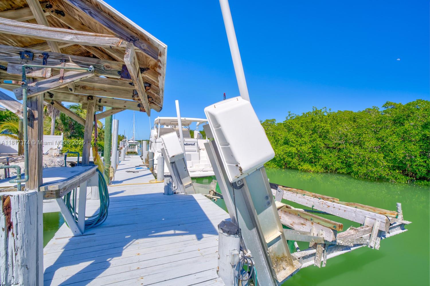 COCO PLUM BEACH - Residential