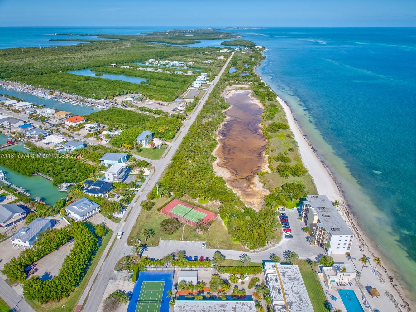 COCO PLUM BEACH - Residential