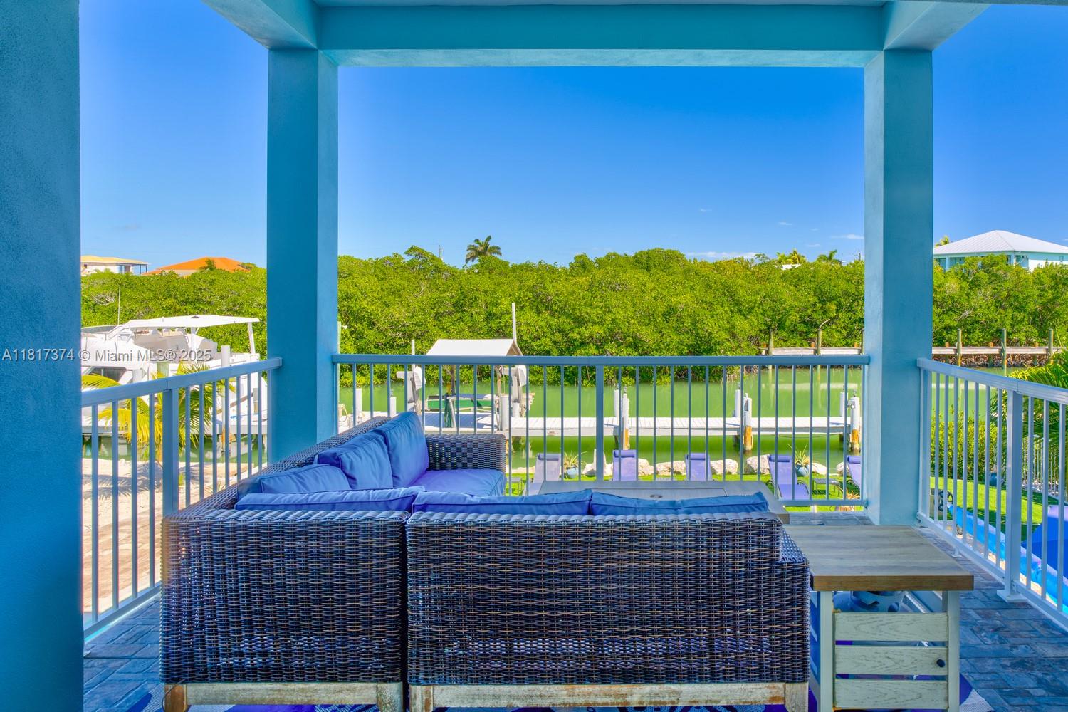 COCO PLUM BEACH - Residential