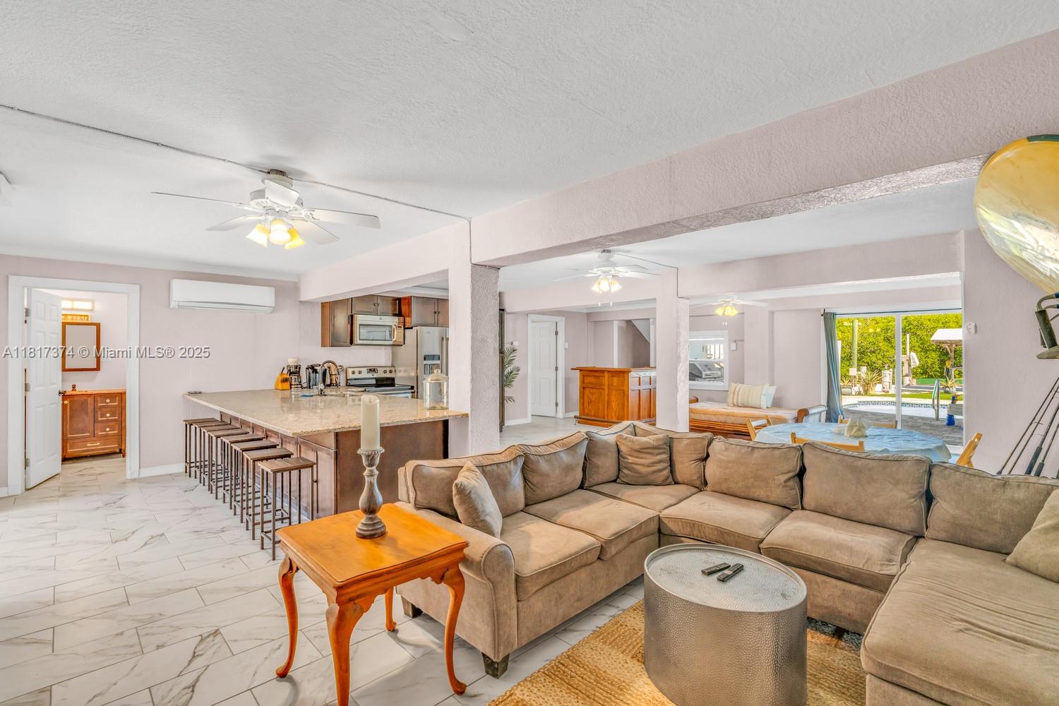 COCO PLUM BEACH - Residential