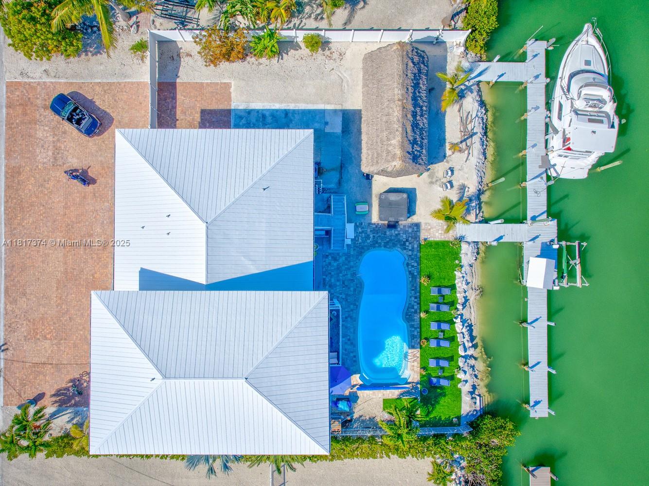 COCO PLUM BEACH - Residential