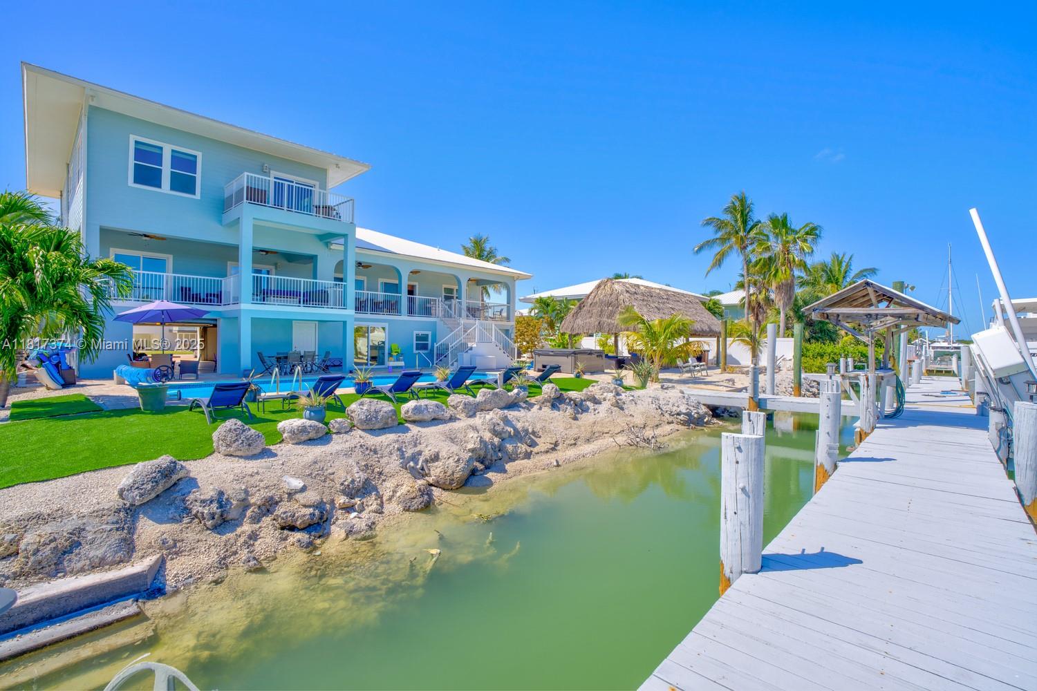 COCO PLUM BEACH - Residential
