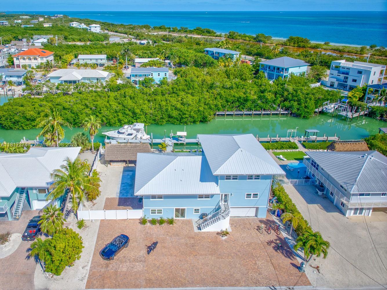 COCO PLUM BEACH - Residential