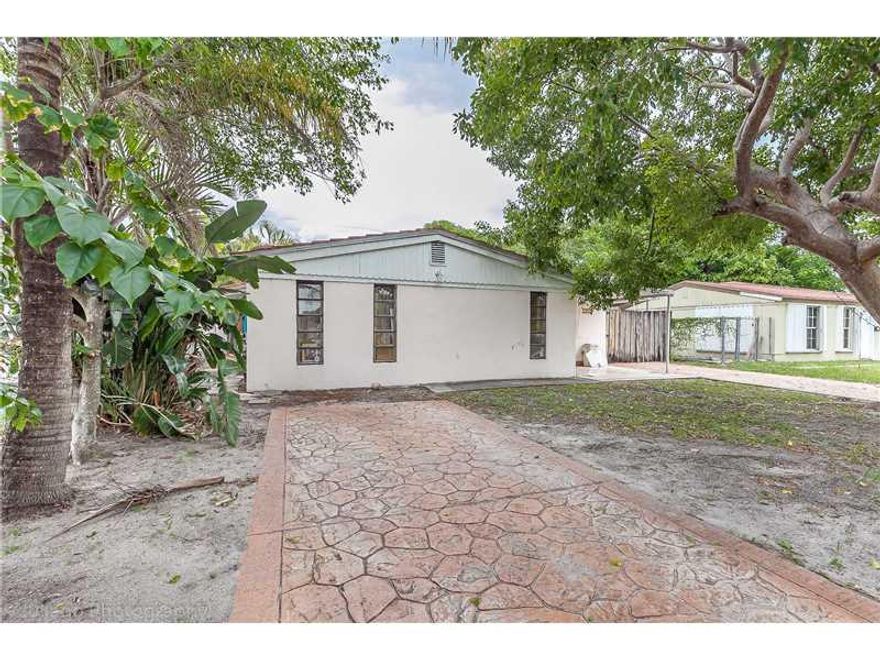 This is a great opportunity for homebuyers that are looking for a first or second home. Sellers very motivated and cooperative with the sale process. Lots of space and large patio. Property has enclosure that was done without permits. May have code violat ions.