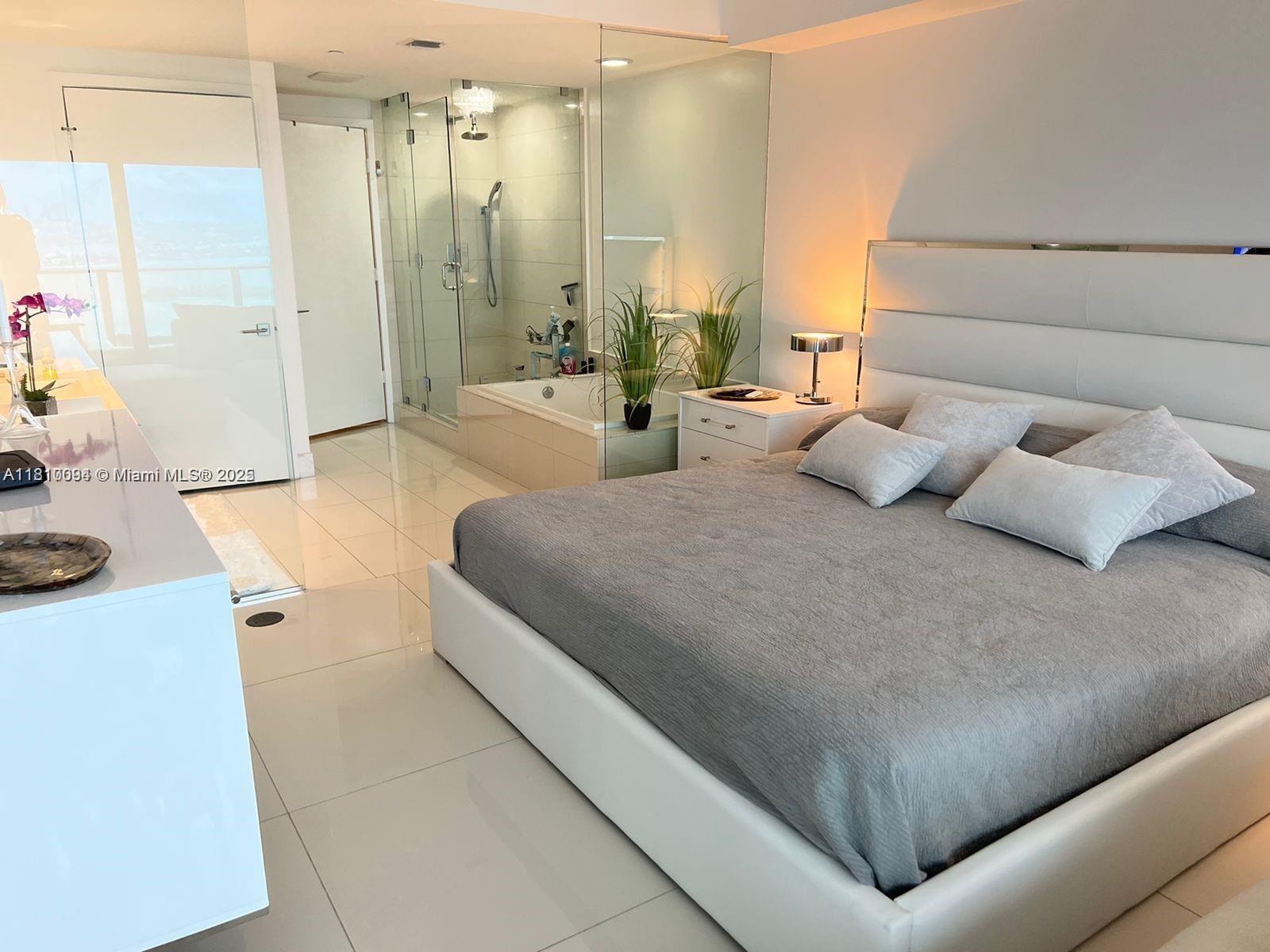 PARAISO BAY CONDO - Residential