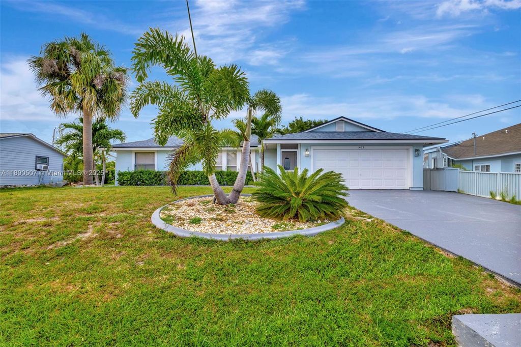Photo of 509 SW Hamburg Ter, Port St Lucie, FL 34984 (MLS # A11890507)