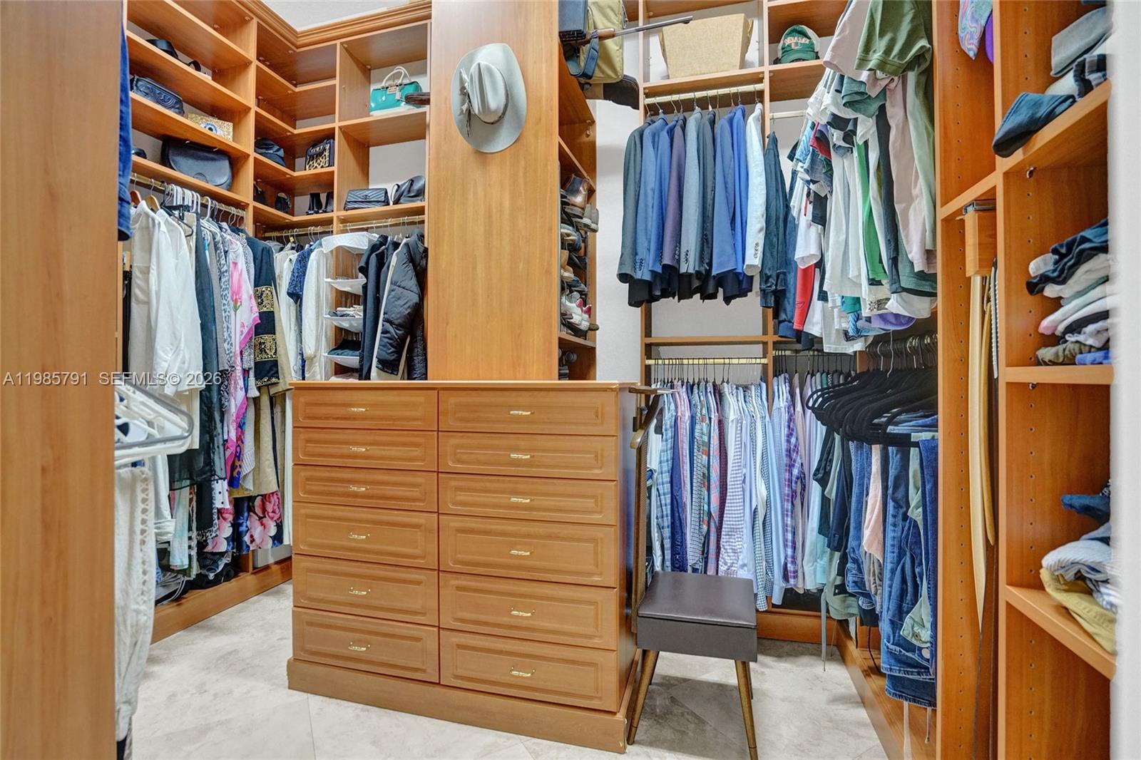 ROLLING HILLS GOLF ESTATE - Residential