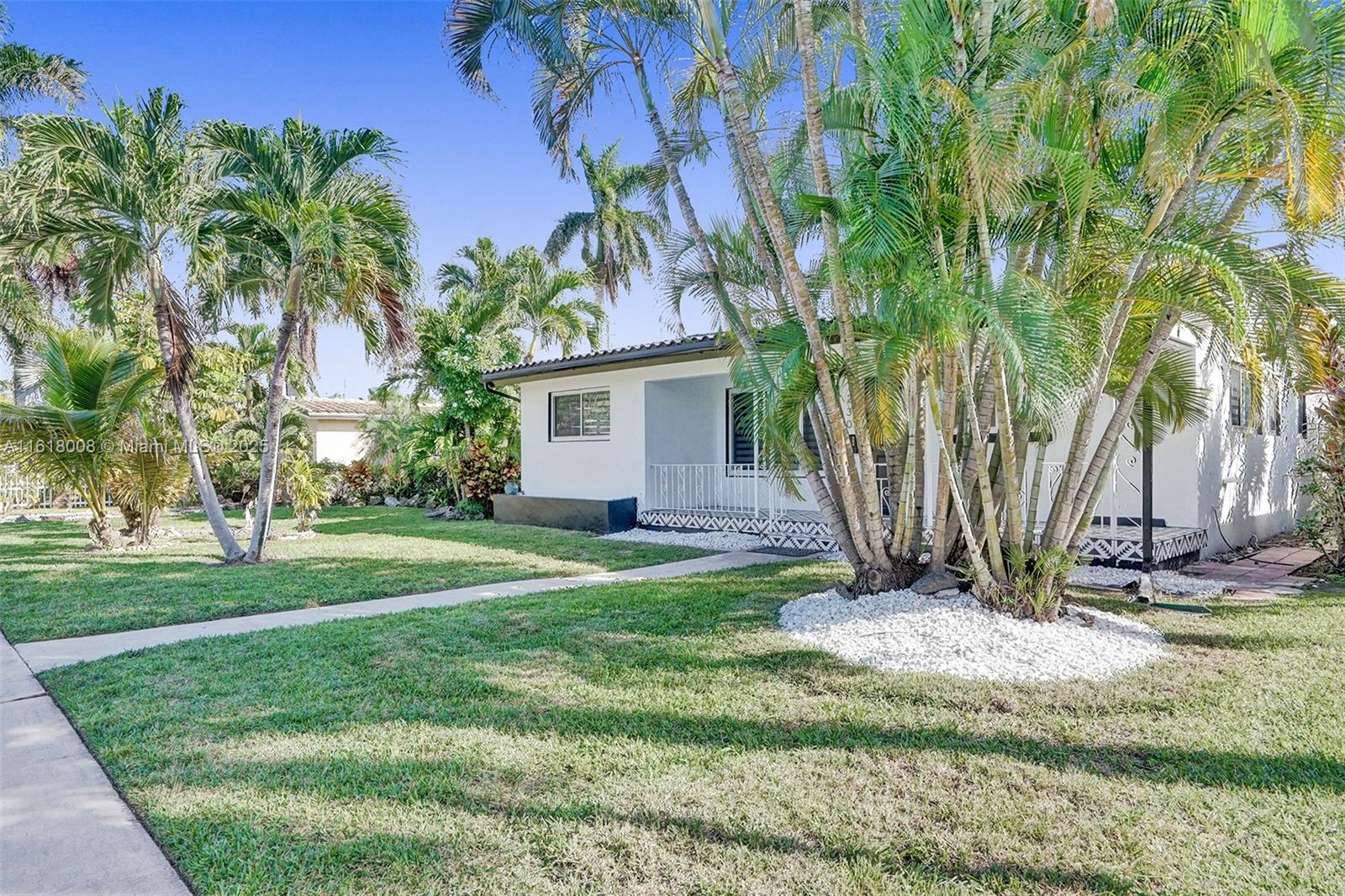HOLLYWOOD LAKES SEC - Residential