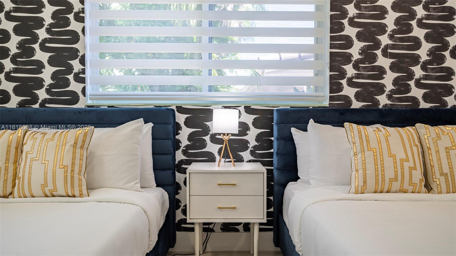 HOLLYWOOD LAKES SEC - Residential