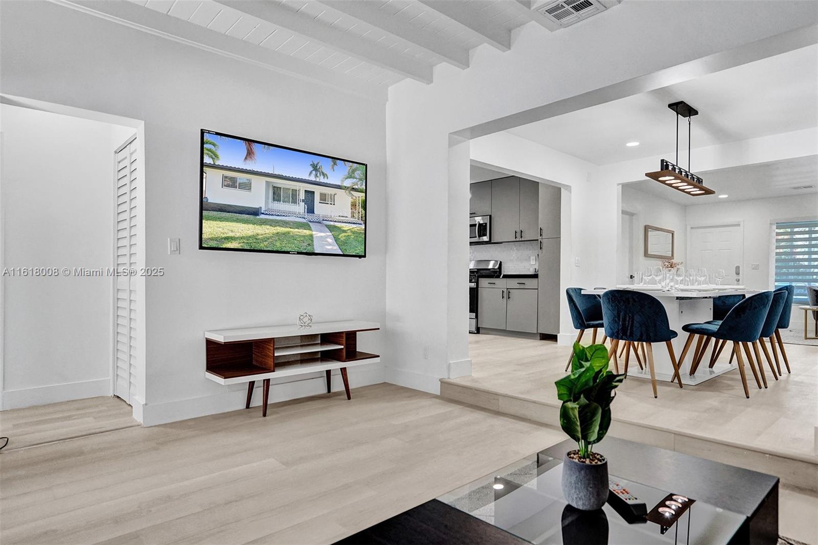 HOLLYWOOD LAKES SEC - Residential