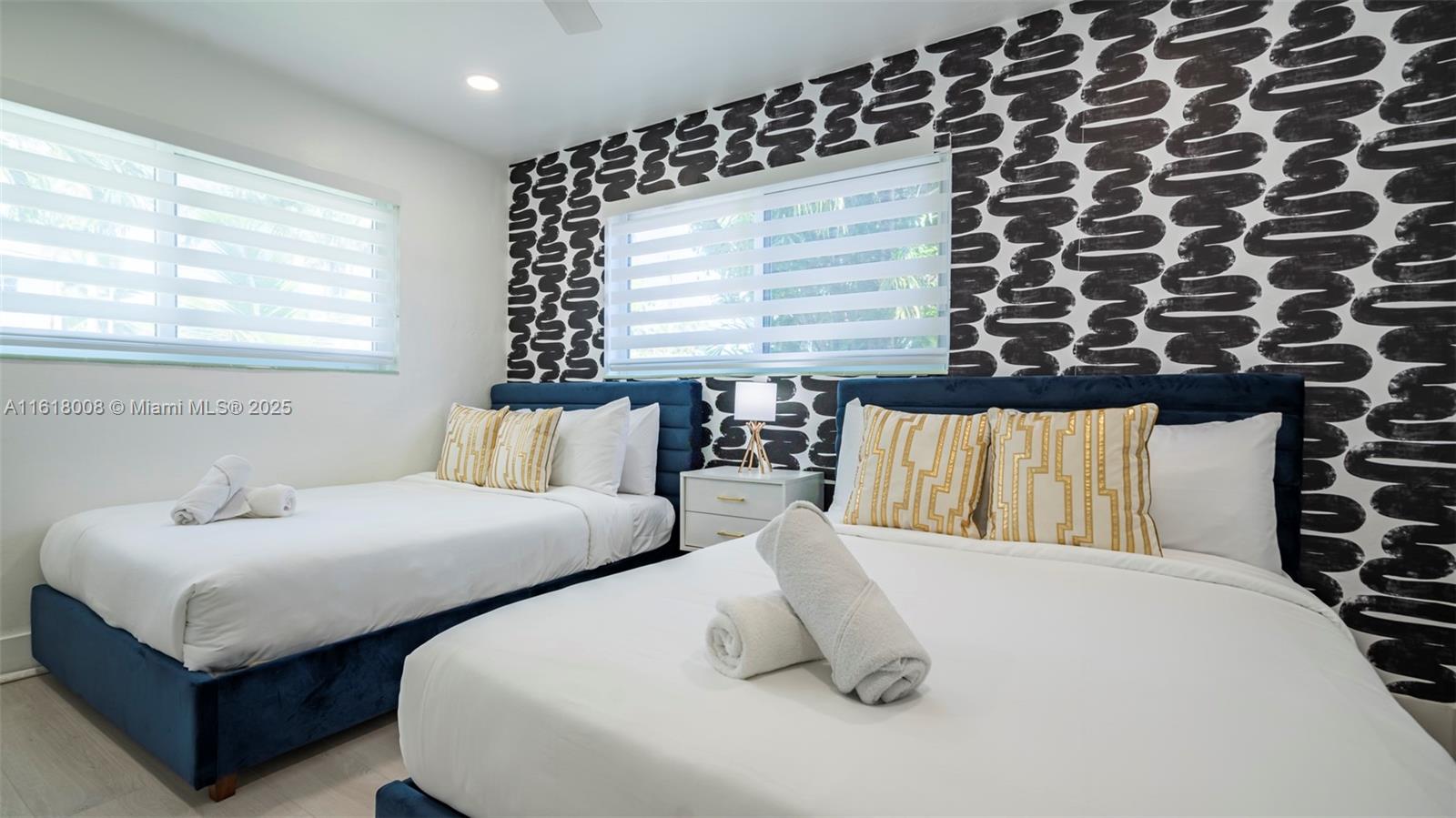HOLLYWOOD LAKES SEC - Residential