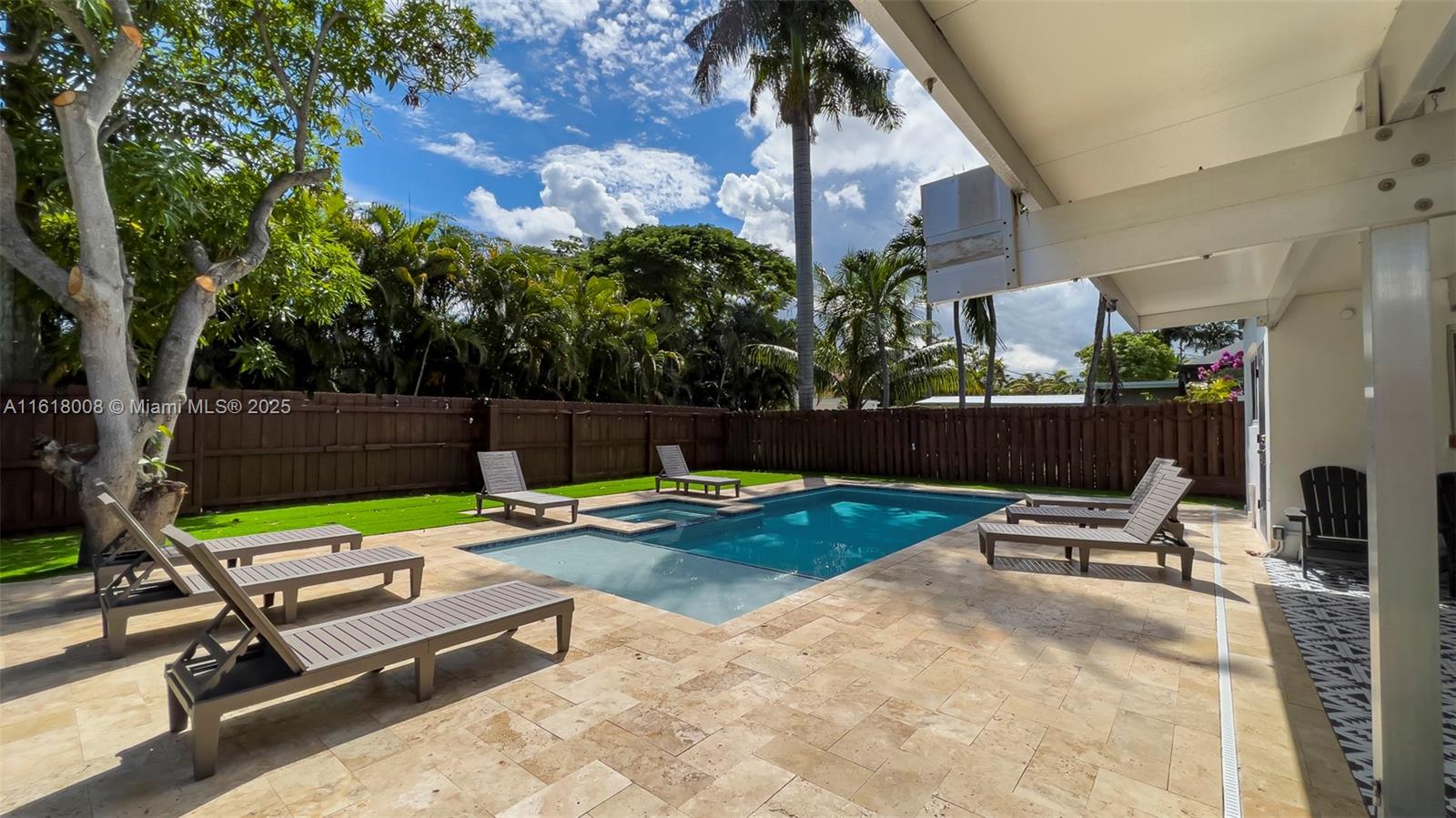 HOLLYWOOD LAKES SEC - Residential