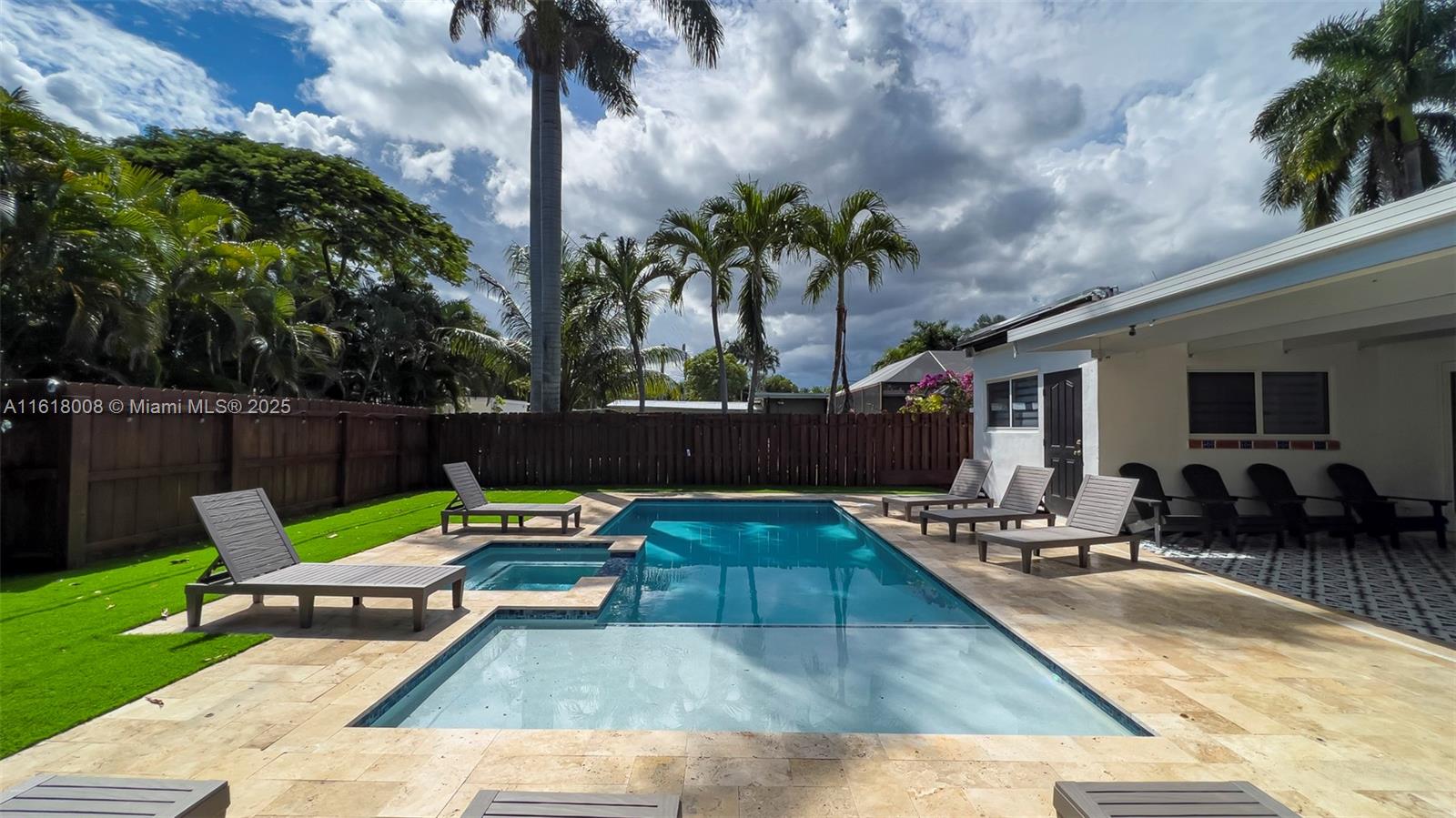 HOLLYWOOD LAKES SEC - Residential