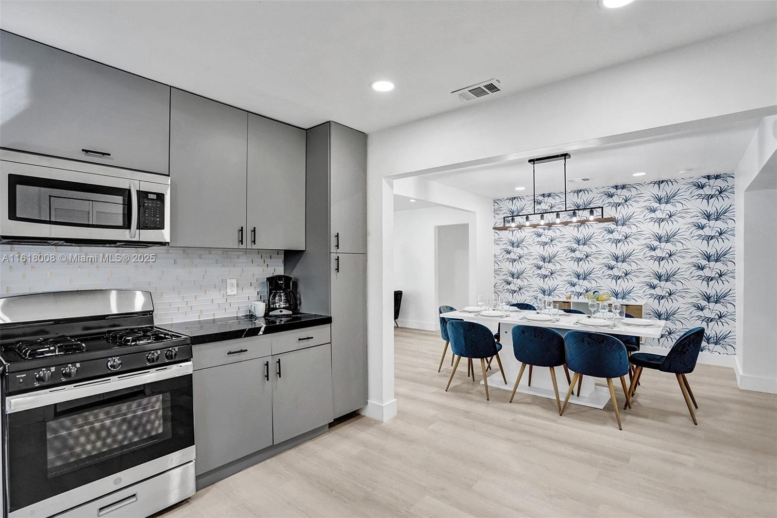HOLLYWOOD LAKES SEC - Residential