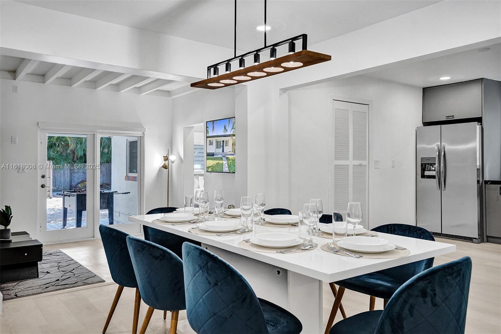 HOLLYWOOD LAKES SEC - Residential